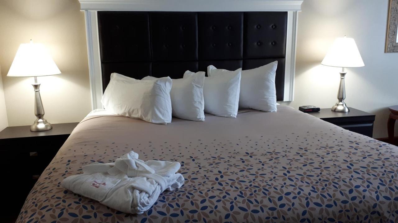 Causeway Bay Hotel Sparwood Extérieur photo