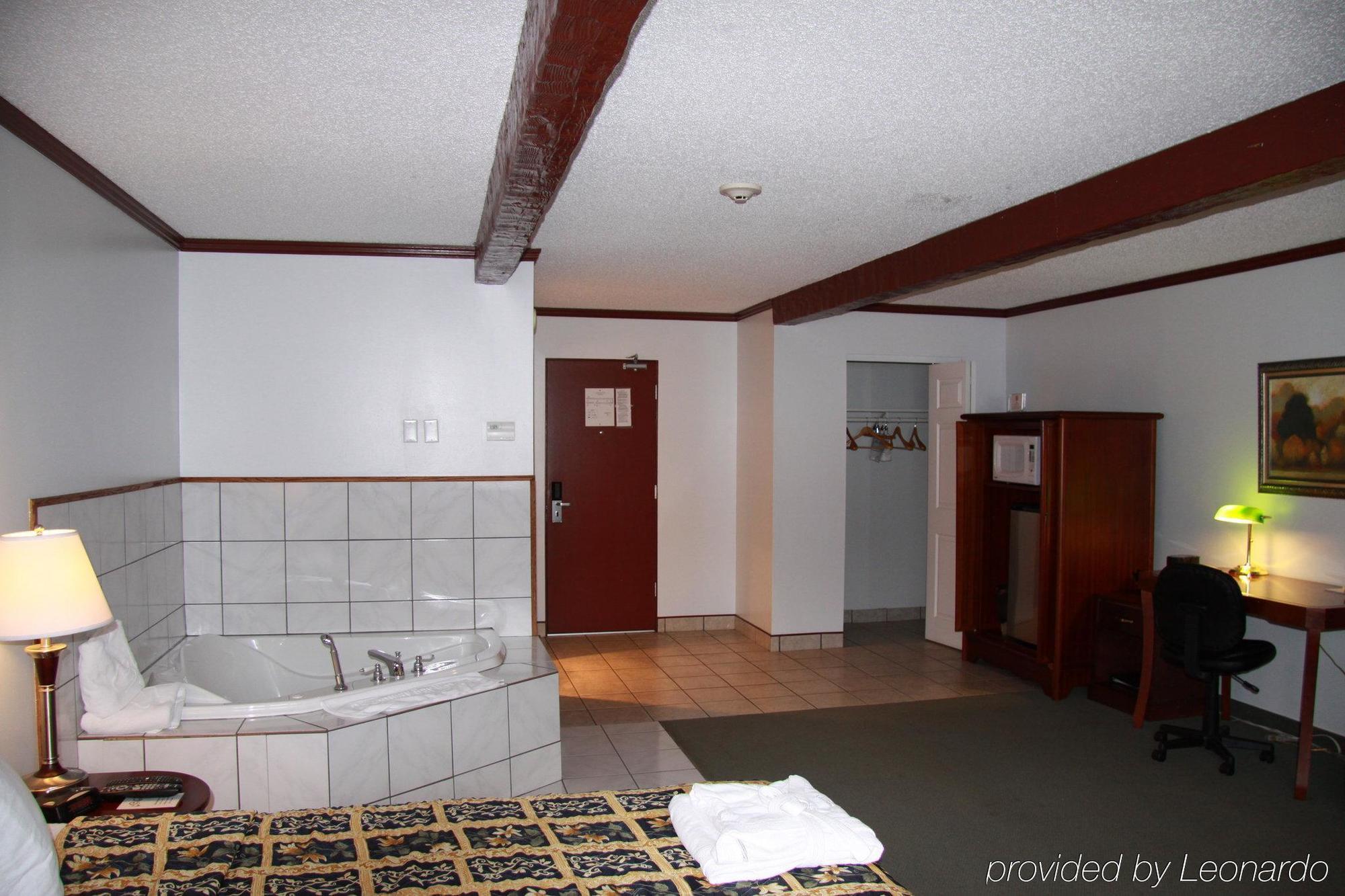 Causeway Bay Hotel Sparwood Extérieur photo