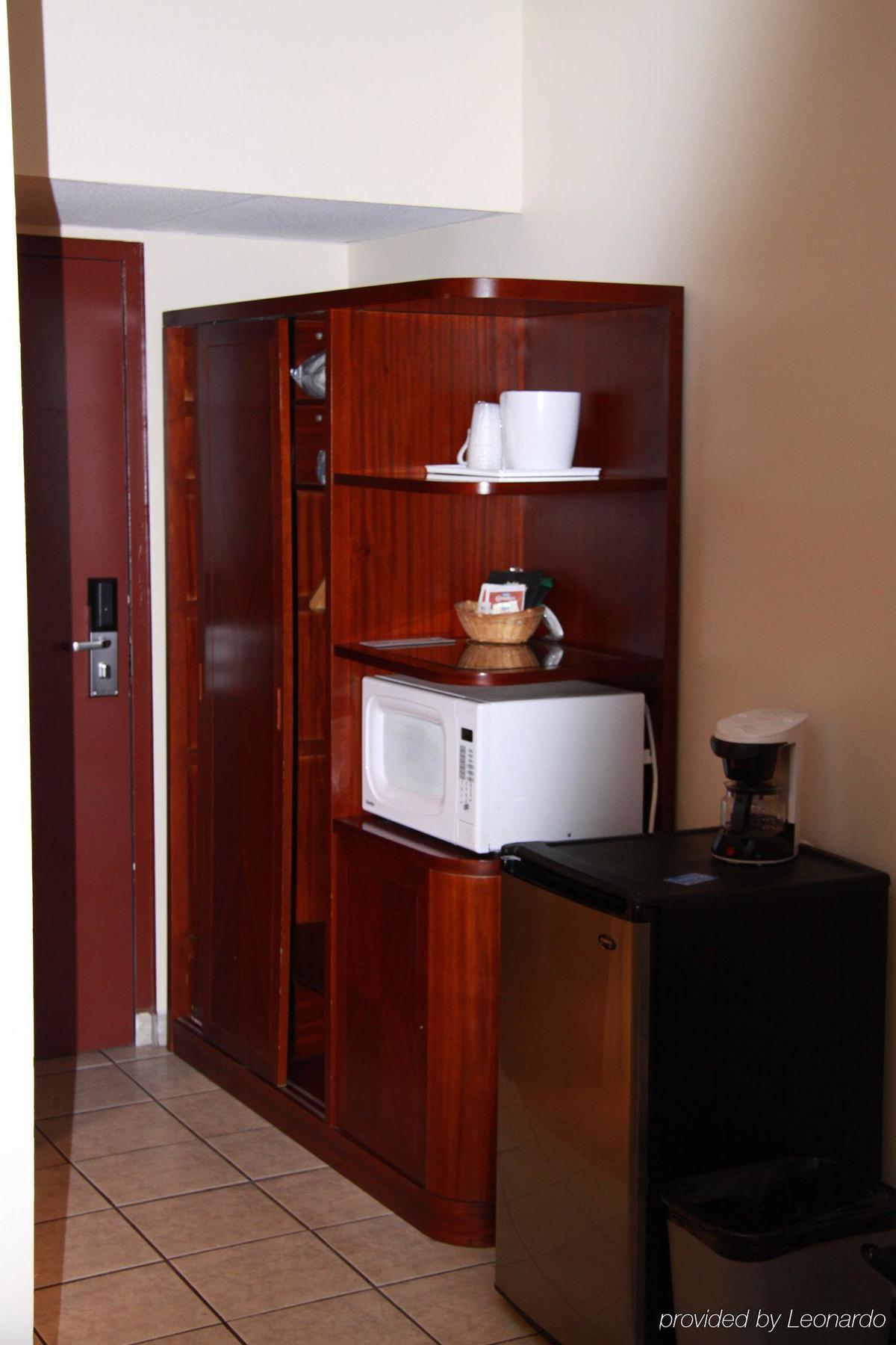 Causeway Bay Hotel Sparwood Extérieur photo