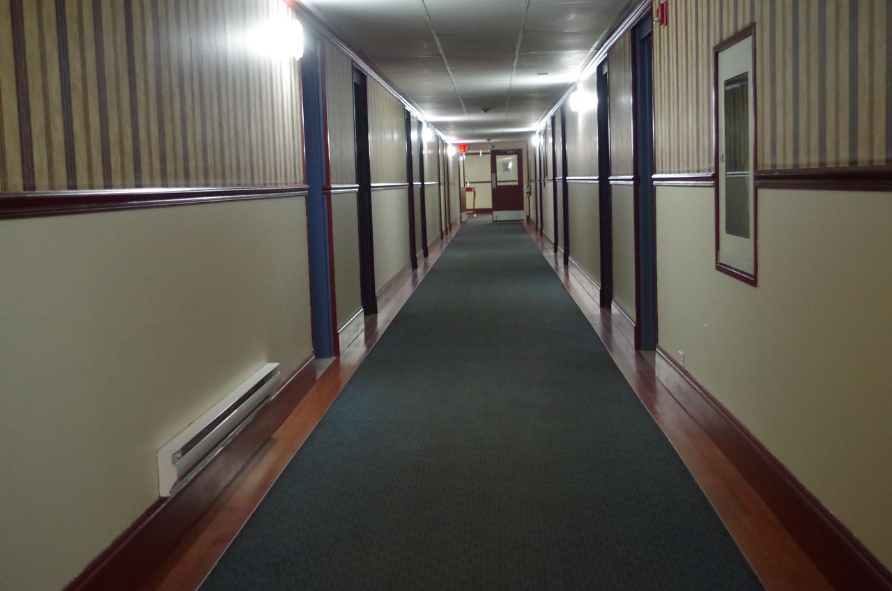 Causeway Bay Hotel Sparwood Extérieur photo